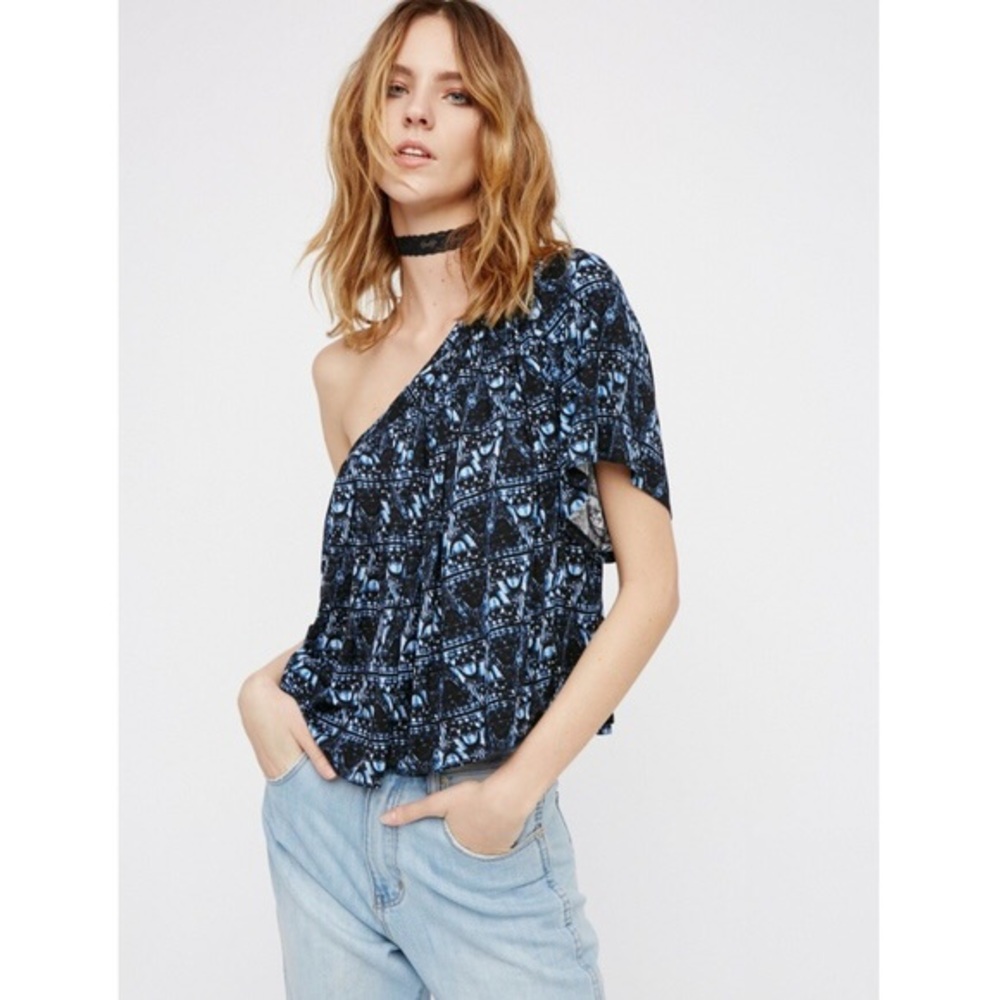 🚨SALE NWT [FREE PEOPLE] One Shoulder Top 🚨
